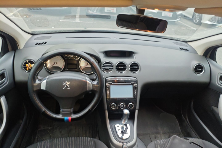 标致408 2013款 2.0L 自动舒适版中控内饰12