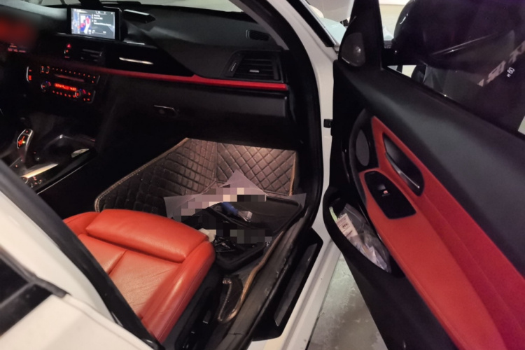 宝马3系 2015款 328i 运动设计套装局部细节9005