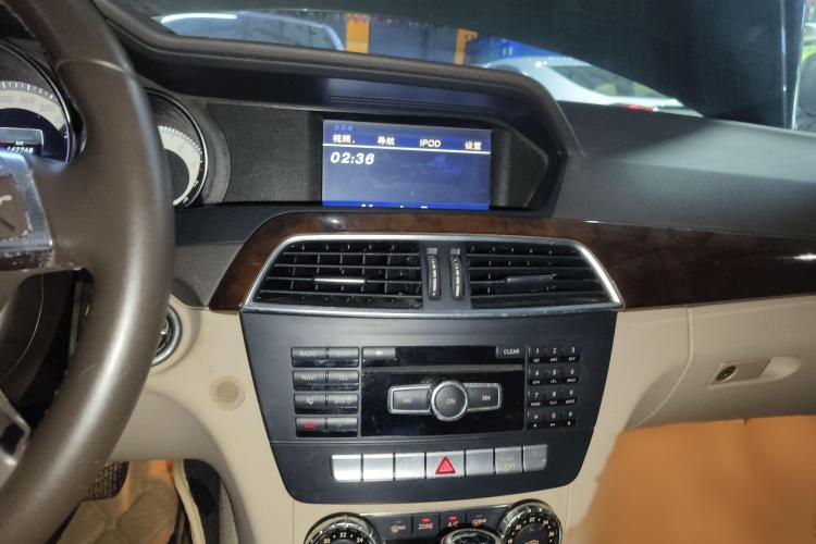 奔驰C级 2013款 C 260 CGI 优雅型中控内饰16