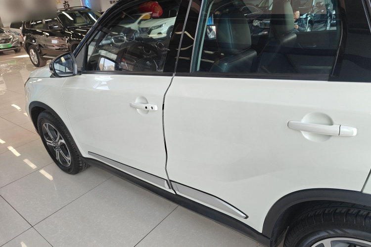 铃木 维特拉 2016款 1.4T 自动四驱旗舰型车身外观4