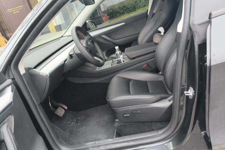 特斯拉 Model Y 2024款 长续航全轮驱动版局部细节19