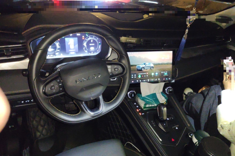 领克01 2023款 2.0TD 两驱型Pro中控内饰12