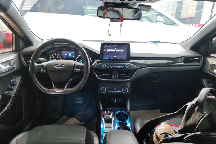 福特 福克斯 2019款 三厢 EcoBoost 180 自动ST Line中控内饰12