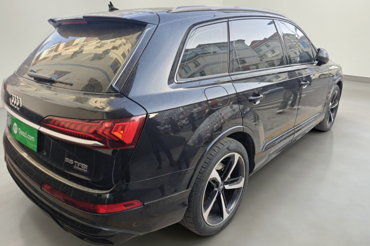 奥迪Q7 2020款 55 TFSI quattro 黑武士专享版车身外观7