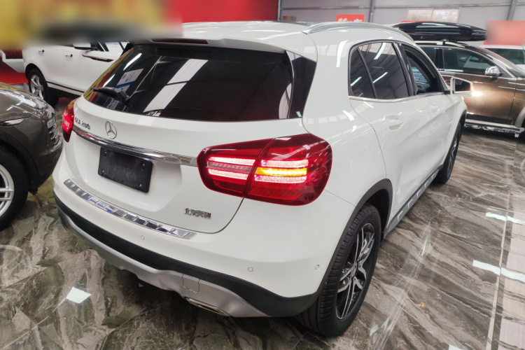 奔驰GLA 2017款 GLA 200 时尚型车身外观7