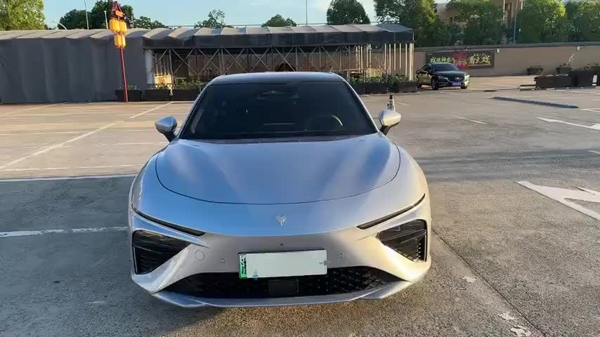 哪吒汽车 哪吒S 2023款 纯电 520km 后驱版实拍1