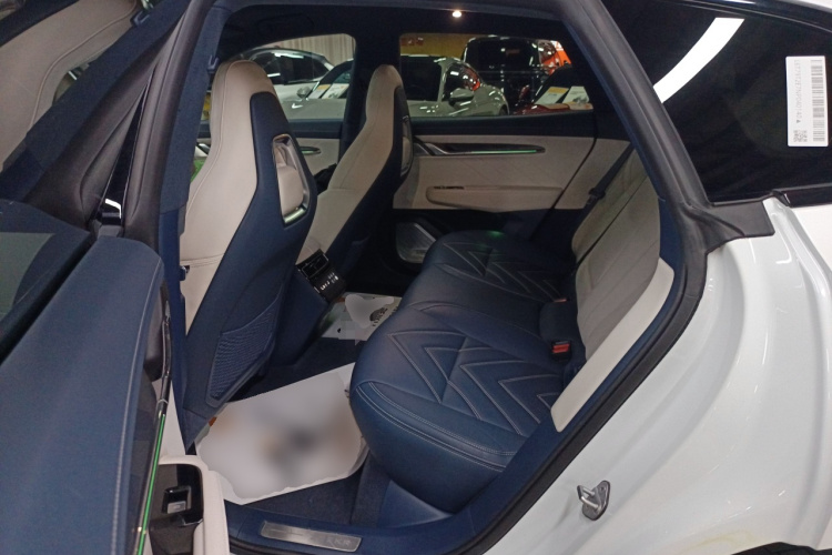 极氪001 2022款 超长续航双电机 YOU版中控内饰21