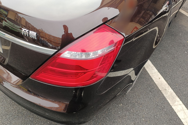 吉利汽车 帝豪 2017款 三厢百万款 1.5L 手动向上版车身外观9