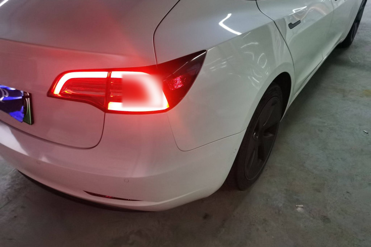 特斯拉 Model 3 2022款 后轮驱动版车身外观9