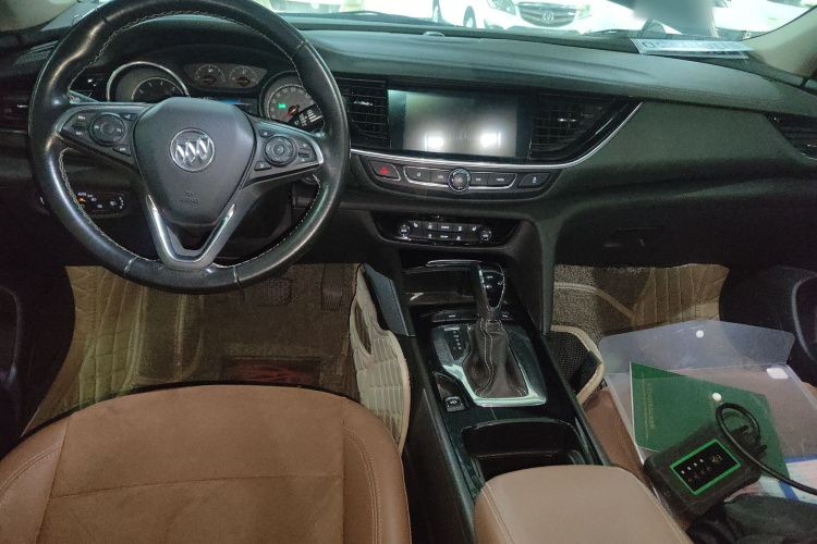 别克 君威 2017款 20T 精英型中控内饰12