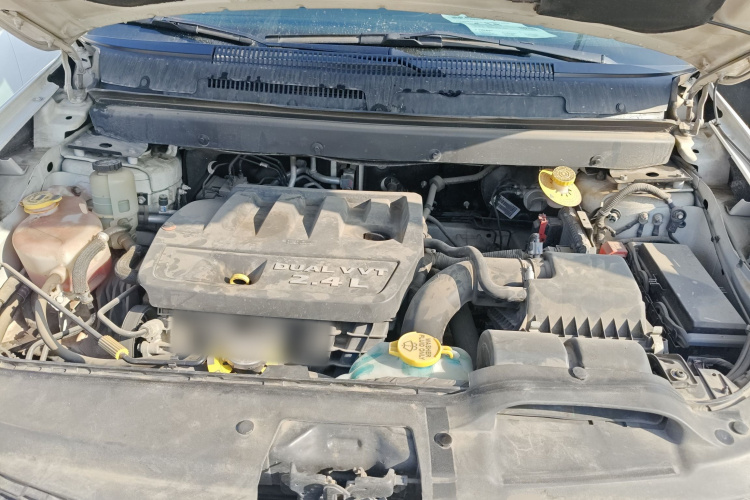 道奇 酷威 2013款 2.4L 两驱尊尚版机舱底盘24