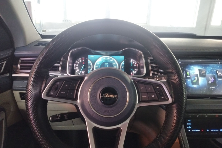 众泰 大迈X7 2018款 2.0T 自动至尊型中控内饰13