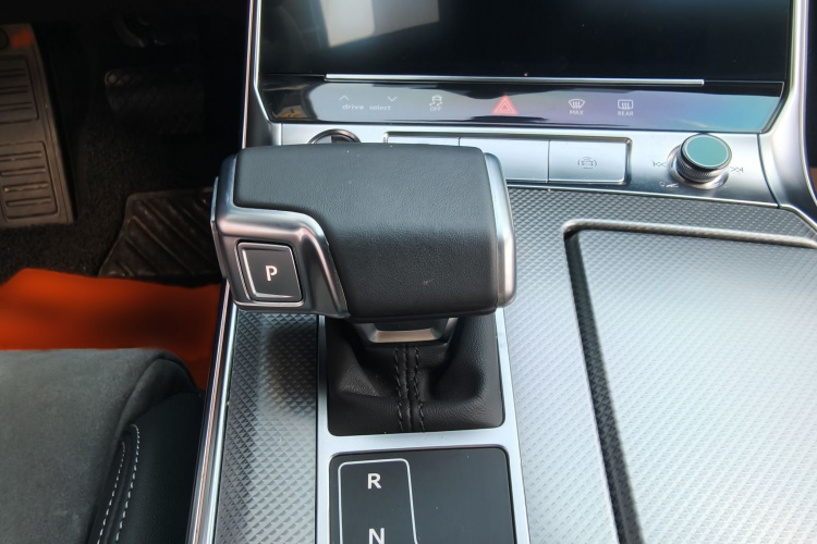 奥迪A6L 2024款 45 TFSI 臻选动感型局部细节18