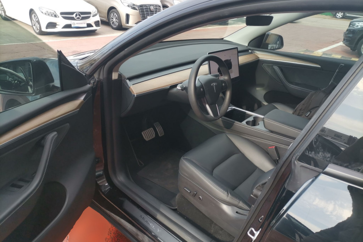 特斯拉 Model Y 2022款 Performance高性能全轮驱动版中控内饰20