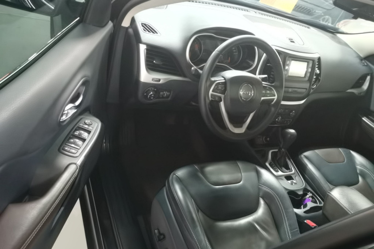 Jeep 自由光 2016款 2.4L 领先版中控内饰7003