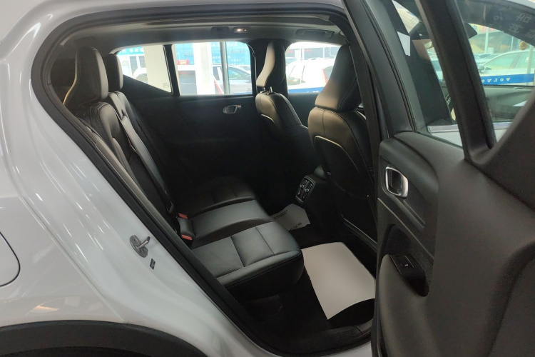 沃尔沃XC40 2024款 B4 四驱智远豪华版中控内饰21