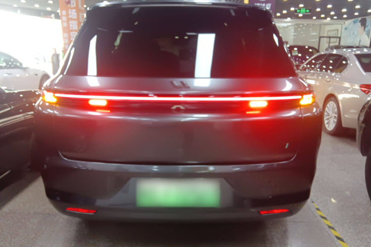 理想汽车 理想L8 2023款 Air车身外观6