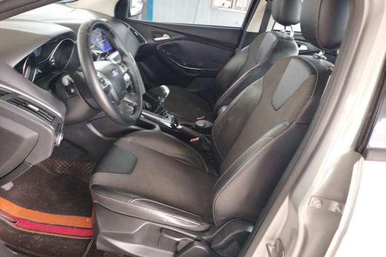 福特 福克斯 2012款 三厢 1.6L 手动风尚型局部细节19