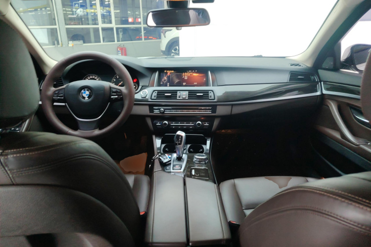 宝马5系 2017款 525Li 豪华设计套装中控内饰12