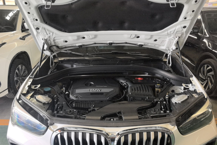 宝马X1 2020款 sDrive25Li 领先型机舱底盘24