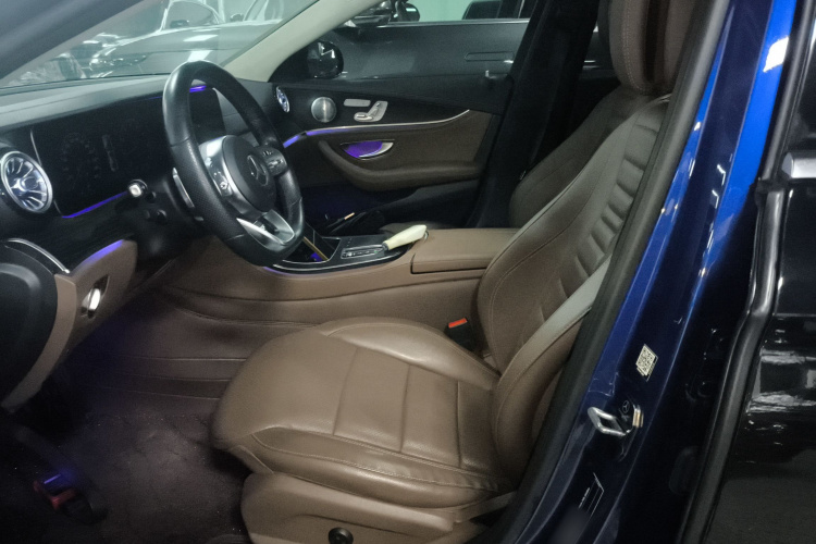 奔驰E级 2020款 改款 E 300 L 运动时尚型中控内饰19