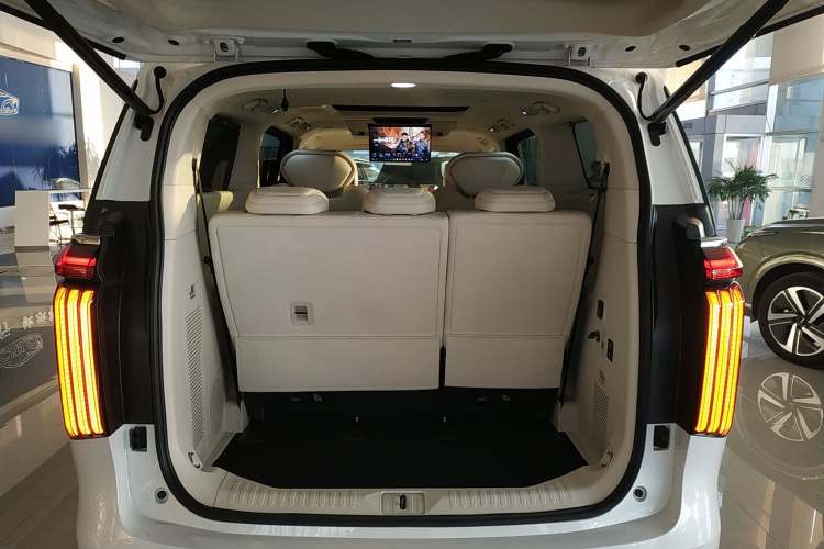 魏牌 高山 2025款 四驱高山8机舱底盘23