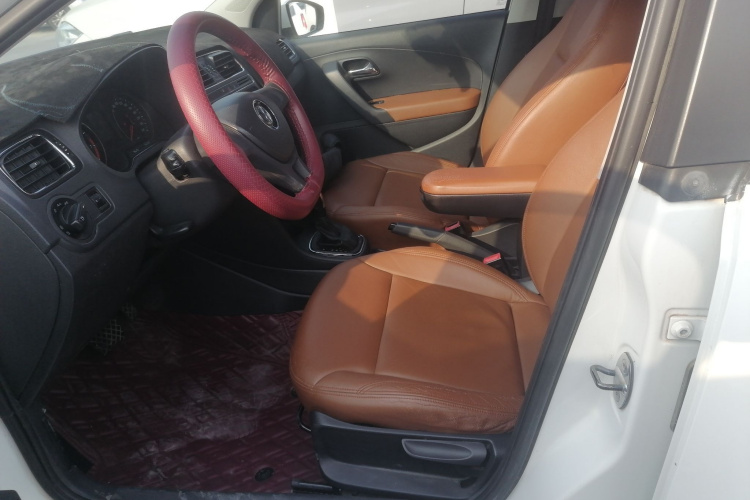 大众 Polo 2014款 1.6L 自动舒适版中控内饰19