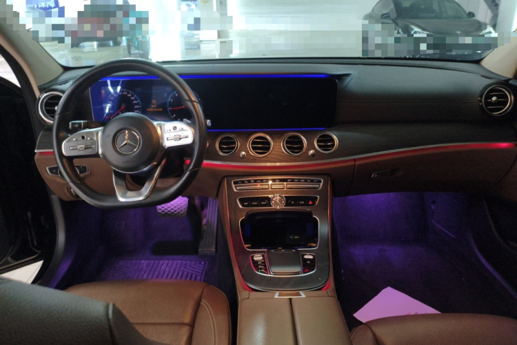 奔驰E级 2019款 改款 E 300 L 运动时尚型中控内饰12