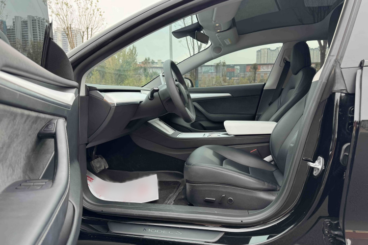 特斯拉 Model 3 2022款 后轮驱动版中控内饰7001