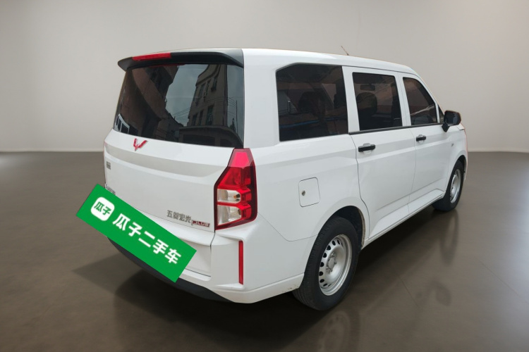 五菱汽车 五菱宏光PLUS 2020款 1.5L 手动标准型 5座车身外观7