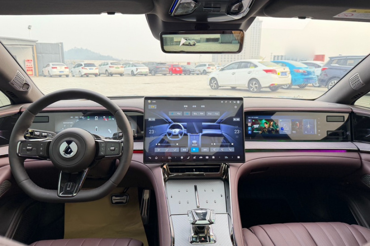 腾势Z9GT 2024款 1100四驱Max版中控内饰7001