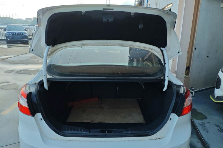 福特 福克斯 2012款 三厢 1.6L 自动舒适型机舱底盘23