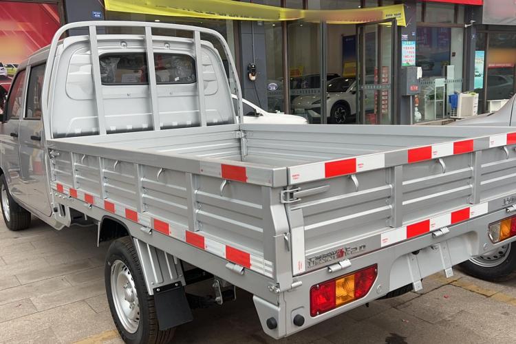 五菱汽车 五菱荣光新卡 2023款 2.0L双排加长版标准型LJM20B车身外观6004