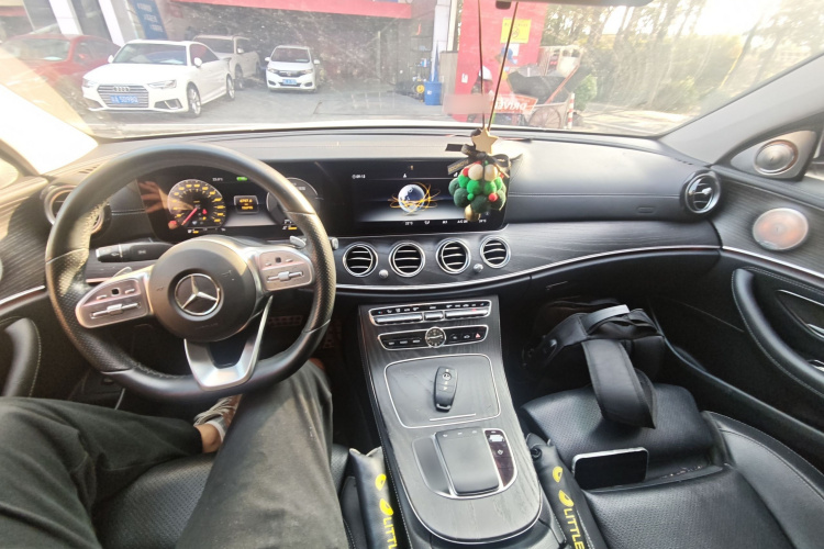 奔驰E级 2020款 E 260 L 运动型中控内饰7002