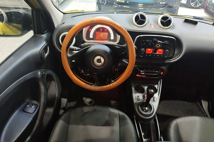 smart forfour 2016款 1.0L 52千瓦灵动版中控内饰13