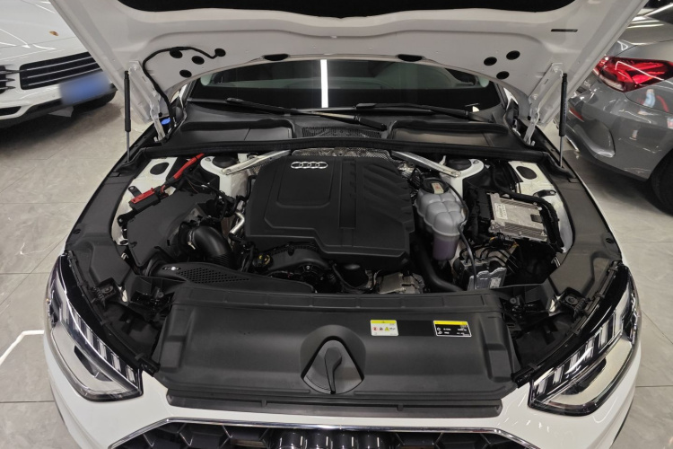 奥迪A4L 2024款 40 TFSI 时尚动感型机舱底盘24