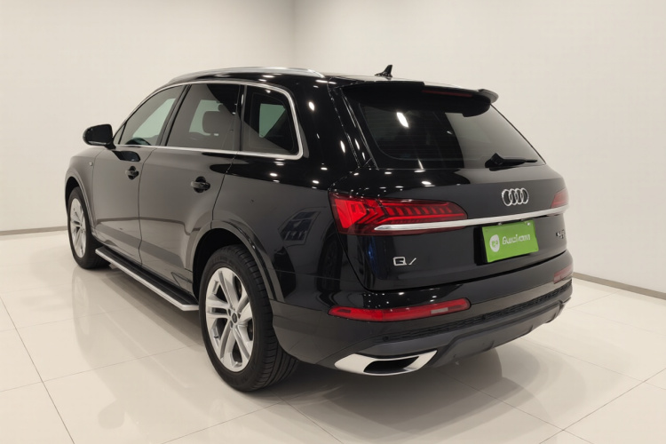 奥迪Q7 2021款 55 TFSI quattro S line运动型车身外观5