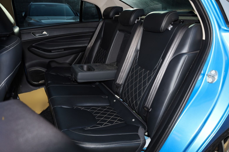 奇瑞 艾瑞泽GX 2019款 Pro 1.5T CVT睿色版 国VI中控内饰7012