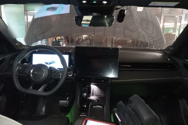 领克03 2025款 1.5TD DCT冠军版Pro中控内饰12