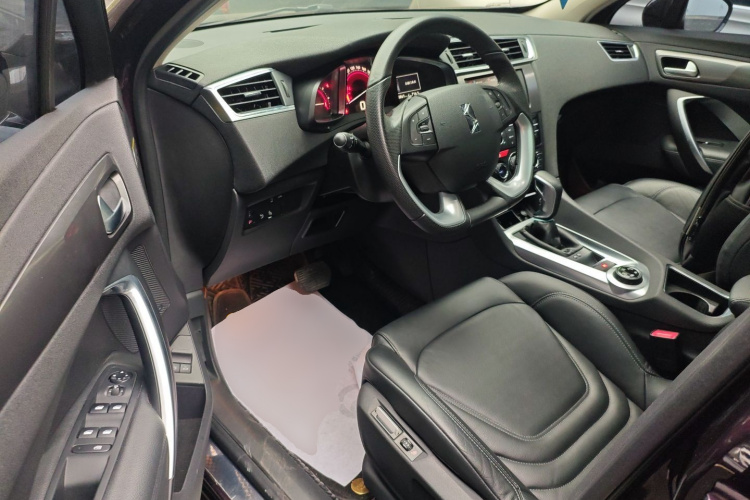 DS 6 2016款 1.6T 豪华版THP160中控内饰7003