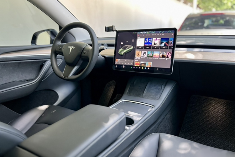 特斯拉 Model Y 2021款 标准续航后驱版中控内饰7007