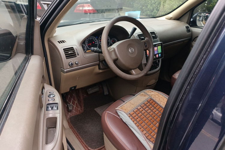 别克GL8 2014款 2.4L 经典版中控内饰20