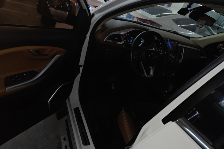 东南DX7 2017款 1.5T 自动荣耀版中控内饰20
