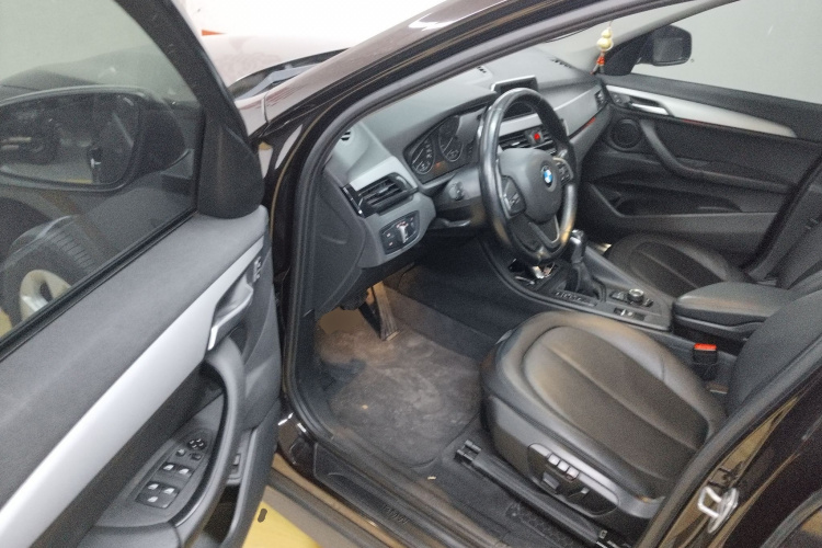 宝马X1 2016款 sDrive18Li 尊享型中控内饰20