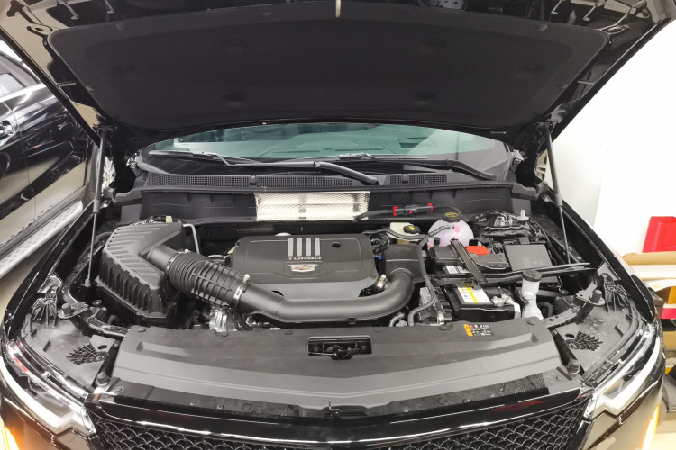 凯迪拉克XT6 2025款 2.0T 六座四驱铂金行政黑标版机舱底盘24