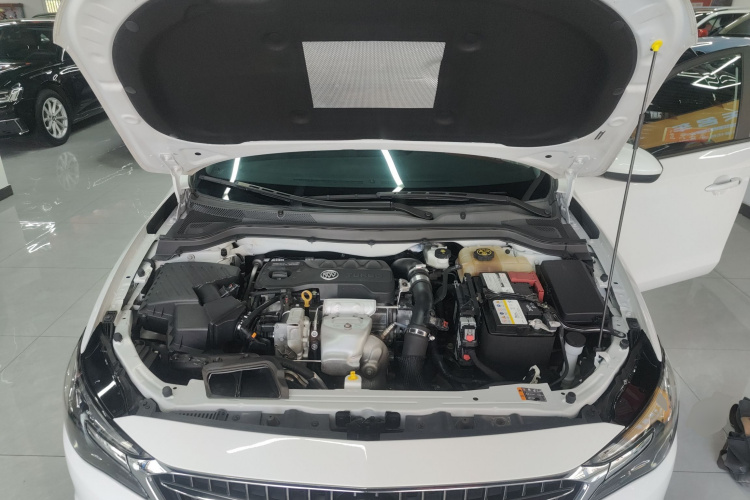 别克 英朗 2019款 18T 自动互联精英型 国VI机舱底盘24