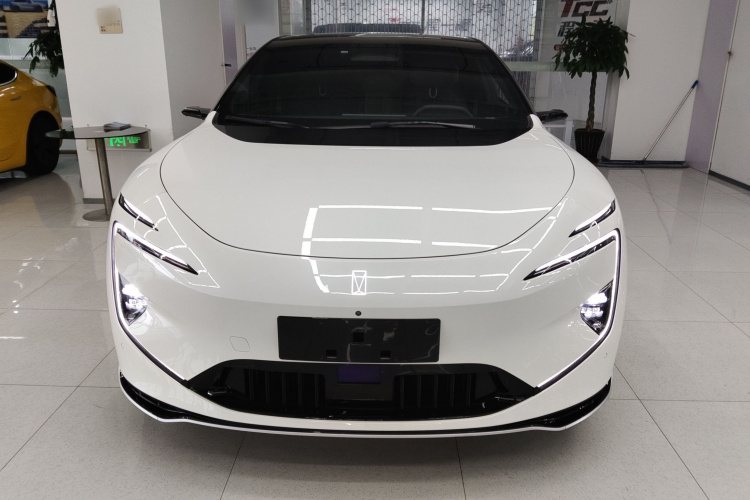 阿维塔12 2024款 650 三激光四驱GT版车身外观2