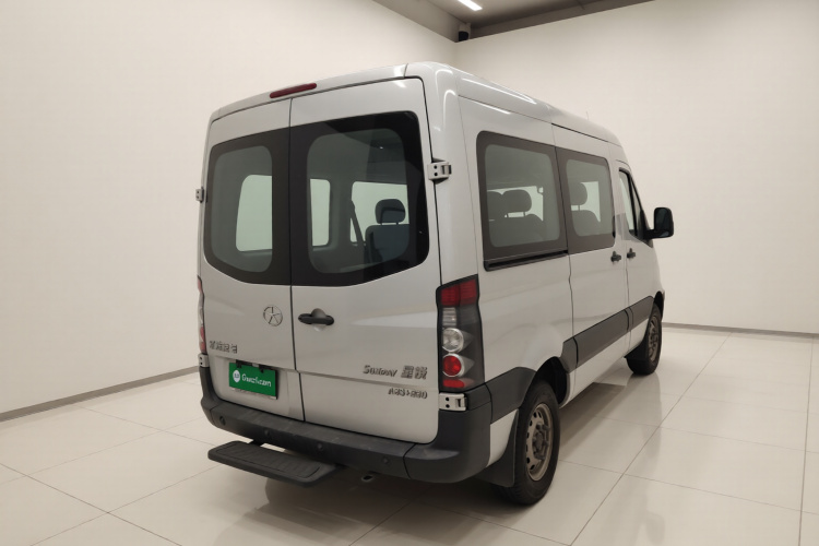 江汽集团 星锐 2019款 1.9T 节油王白金版5-9座星快运车身外观7