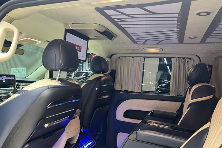 奔驰 威霆 2021款 2.0T 商务版 7座中控内饰7007