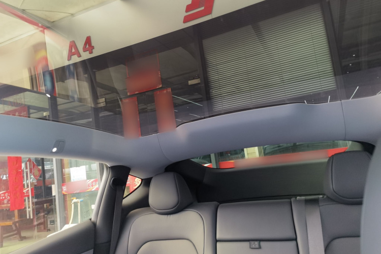 特斯拉 Model Y 2025款 后轮驱动 首发版中控内饰22